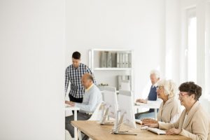 DouraSoft-Loterica-Vale-a-pena-contratar-funcionários-mais-velhos